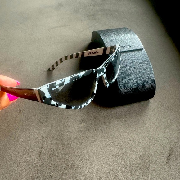 Prada sunglasses - Picture 1 of 2